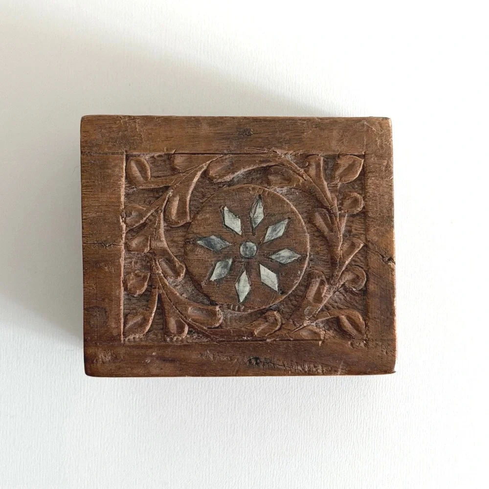 Vintage Handcarved Wood Box Jewelry Small Brown Floral Ornate Primitive‎